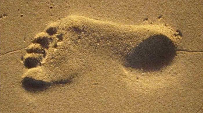 The footprint in the sand is perceived as convex